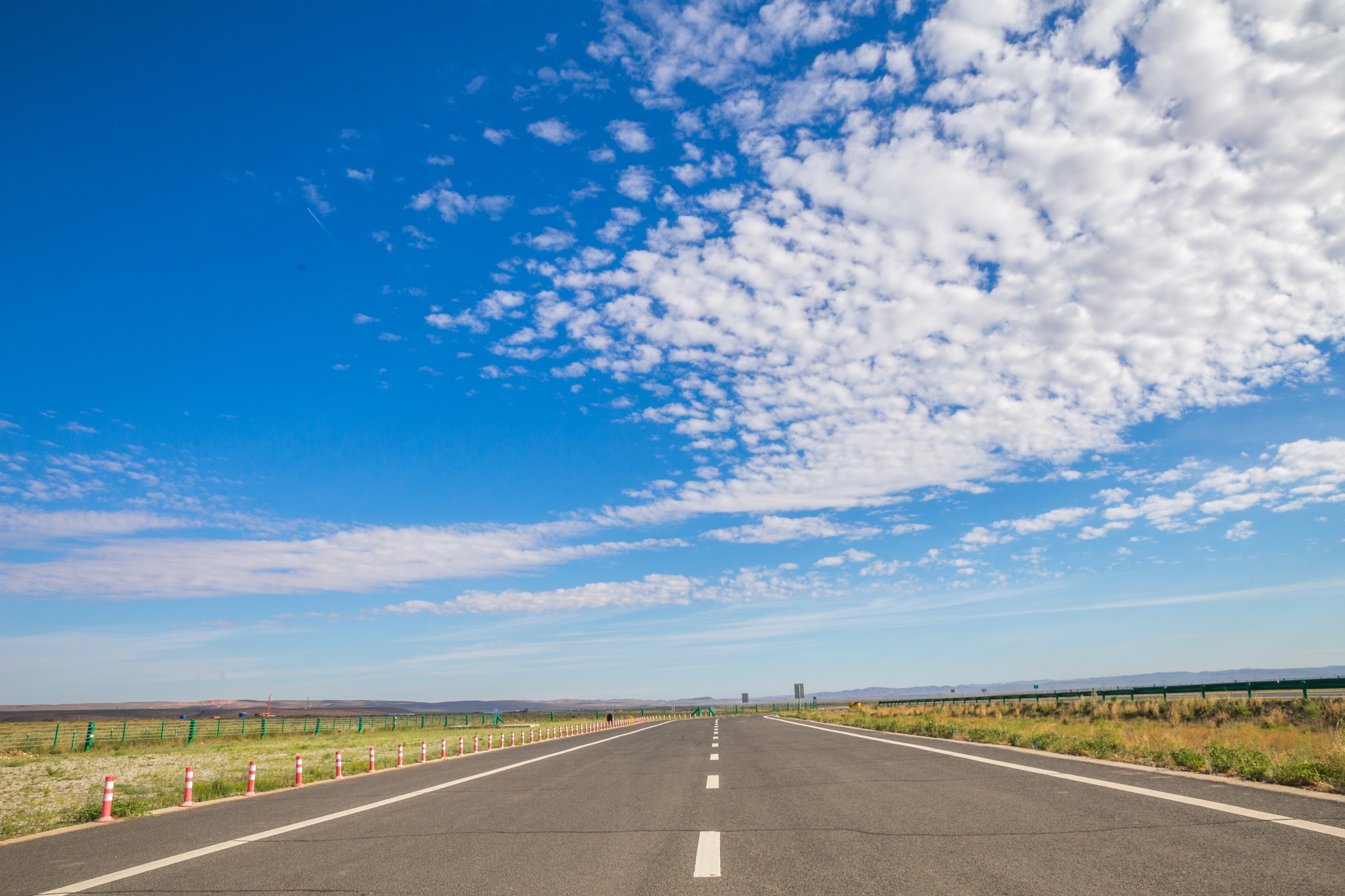 内蒙古这条公路,比中国最美公路318还美!