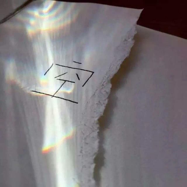 朋友圈经典霸气的短句子:来年不求并肩作战,只