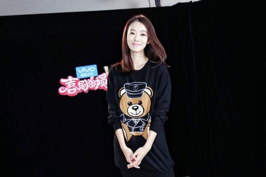 她是杨幂袁姗姗同学靠喜剧出头,微博互粉杨幂