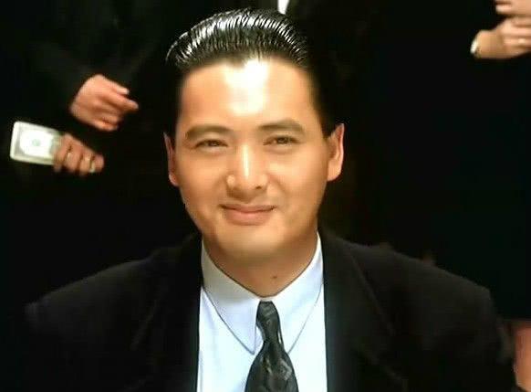 摸了劳斯莱斯方向盘被打耳光的周润发,他现在