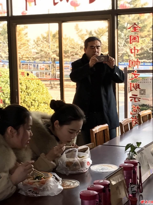 蓬莱阁导游 最大的幸福就是过年时可以吃瓜子