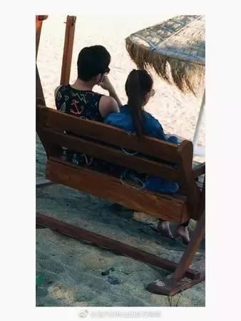 昆凌巨肚照曝光,纤瘦四肢抢镜