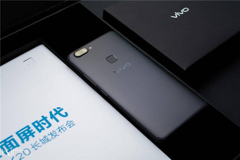 另还有一条经典半入耳耳机vivo xe680,在内置经典