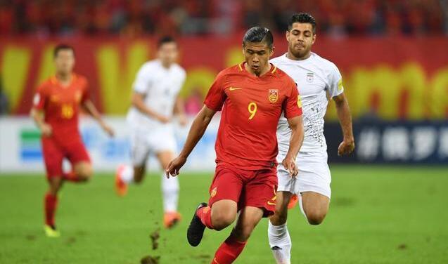 伊朗集体签名球衣赠张玉宁 客场再战他想进球