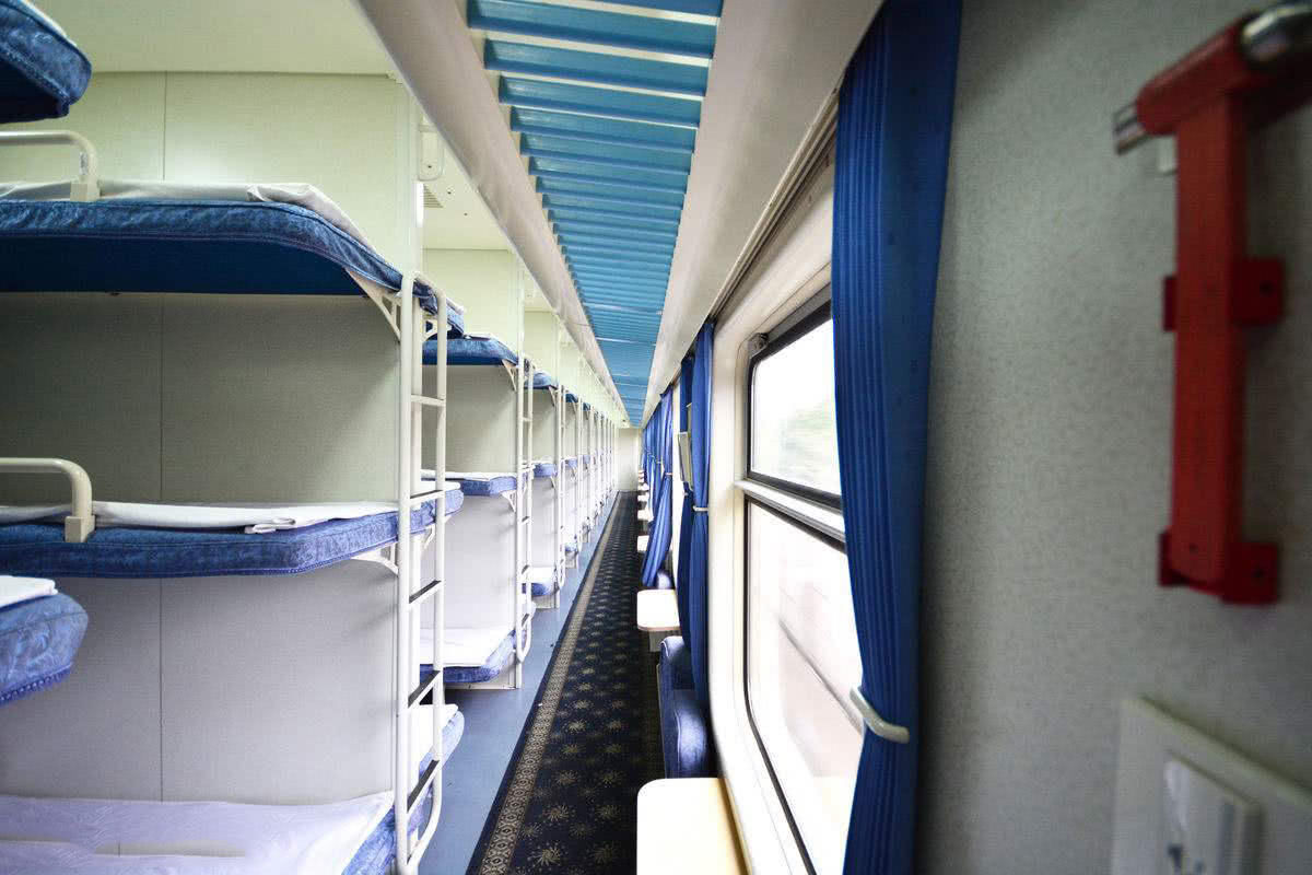 买了上铺票却要你下铺的位置!教你几招,化解火车上无赖请求