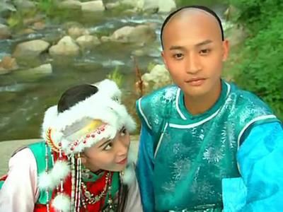 陈志朋再现辣眼睛造型,下衣失踪搭拖鞋!网友:真