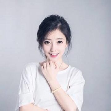 冯提莫央视露脸算什么?800万赃款,这位女主播