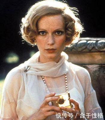 背叛养母嫁给养父伍迪艾伦,宋宜的手腕比邓文