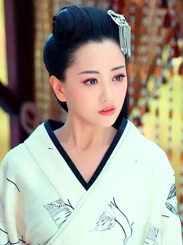 第二天向没事人一样,继续上朝,并立霍光女儿霍成君为第二任皇后,霍光
