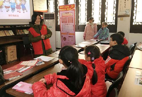 飞英:教师志愿者进社区