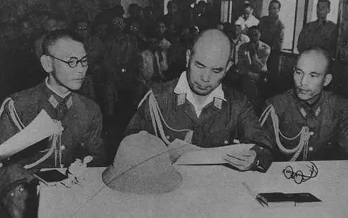 1945年8月21日,日军投降专使,日本中国派遣军总参谋副长今井武夫在