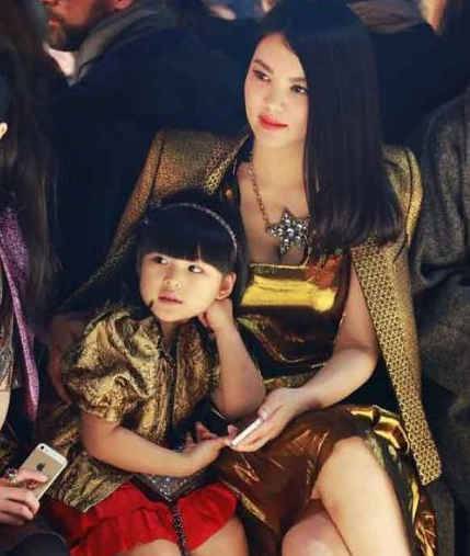 刘烨为儿子庆生不忘给妈妈拍条MV(图6) 刘烨为儿子庆生不忘给妈妈拍条MV(图6)