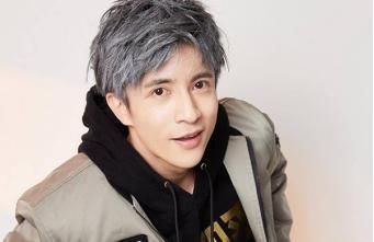 薛之谦惊现婚礼现场,看呆网友:新郎太有钱还是