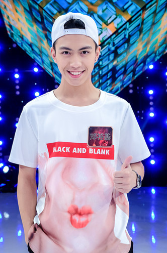 《幸运秀》邓裕基勇闯三关 获封“行走小百科”