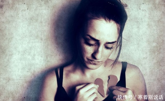 在家休息,看到老公偷偷往我水杯里扔东西,得知