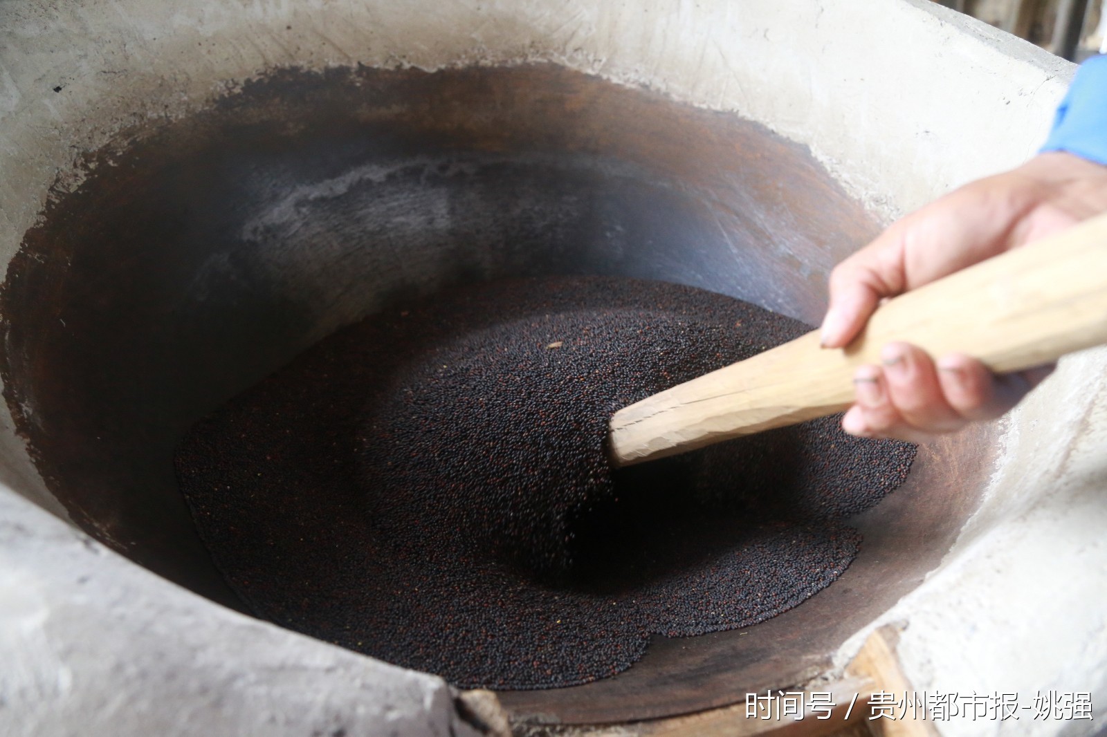 这家农村作坊,传承了200年的土法榨油仍在继续! 这家农村作坊,传承了200年的土法榨油仍在继续!