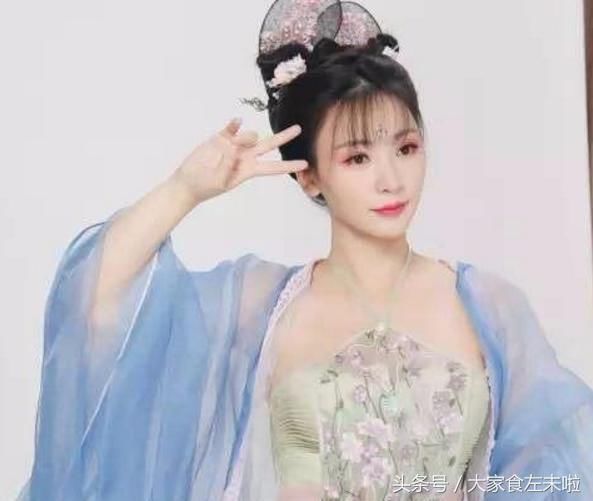 柳岩的肚兜,赵丽颖的肚兜,眼尖的网友居然一眼