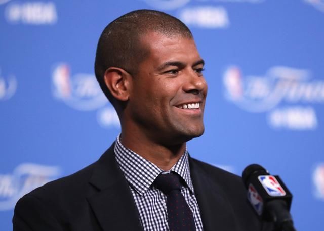 今日晚报:火箭终结勇士连胜!詹姆斯排名世界百