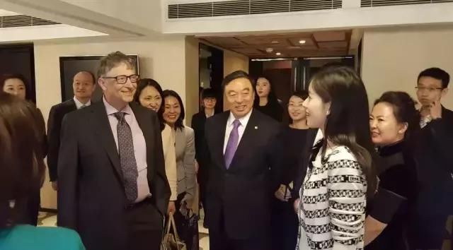 16岁爆红,18岁上清华,22岁嫁富豪,她的传奇人