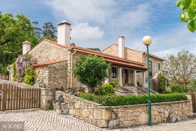 在城里买房好还是在农村建房好