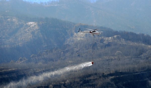 3月29日山西省沁源县发生森林火灾，十万火急，从新疆、广东、山东、山西等地出动13架飞机进行空中洒水灭火，形成地面和空中立体式的扑救，发挥航空救援的独特优势。