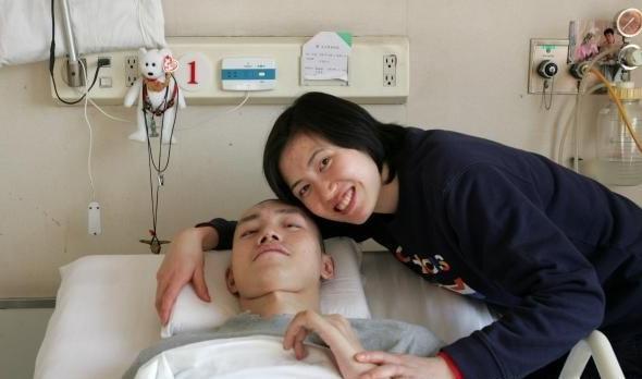 奥运冠军再婚生女 仍悉心照顾瘫痪的前夫 奥运冠军再婚生女 仍悉心照顾瘫痪的前夫