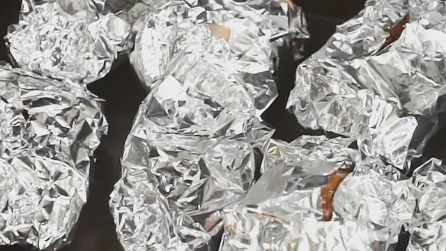 教您制作麦兜升级版美食“纸包鸡” 教您制作麦兜升级版美食“纸包鸡”