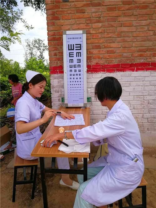 口市机关事务管理局携永兴医院为中黄村群众