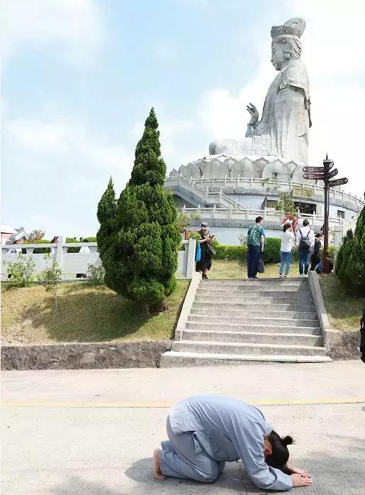 实拍,观音诞90后佛系少女来东莞观音山祈福