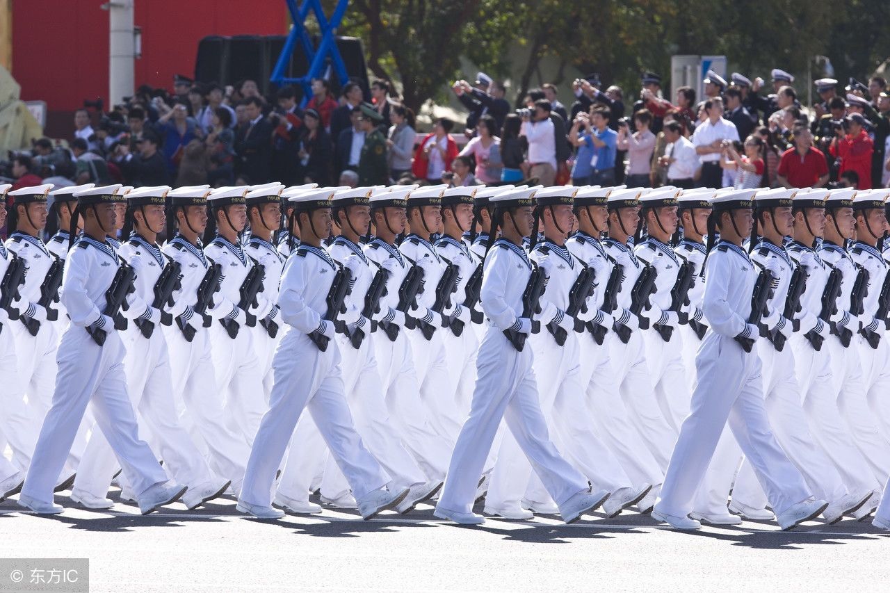 实拍世界各国阅兵式,印度阅兵像杂技,中国军人
