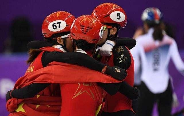 中国冬奥首金被裁判黑掉 韩国短道接力绊倒对