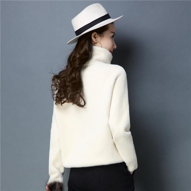 女人不必装嫩!今冬巨流行穿这样的打底衫,超减