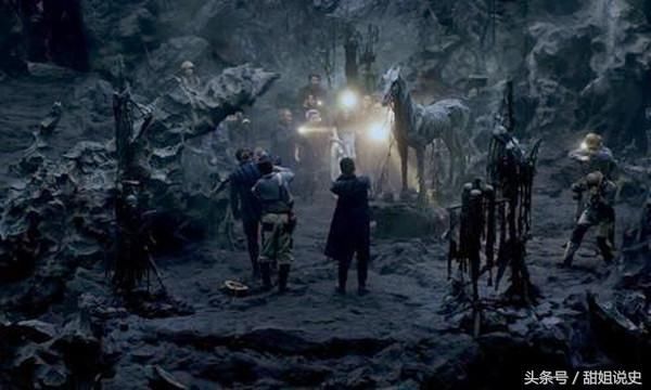 国家缺钱怎么办?曹操赚死人钱,刘备赚活人钱,