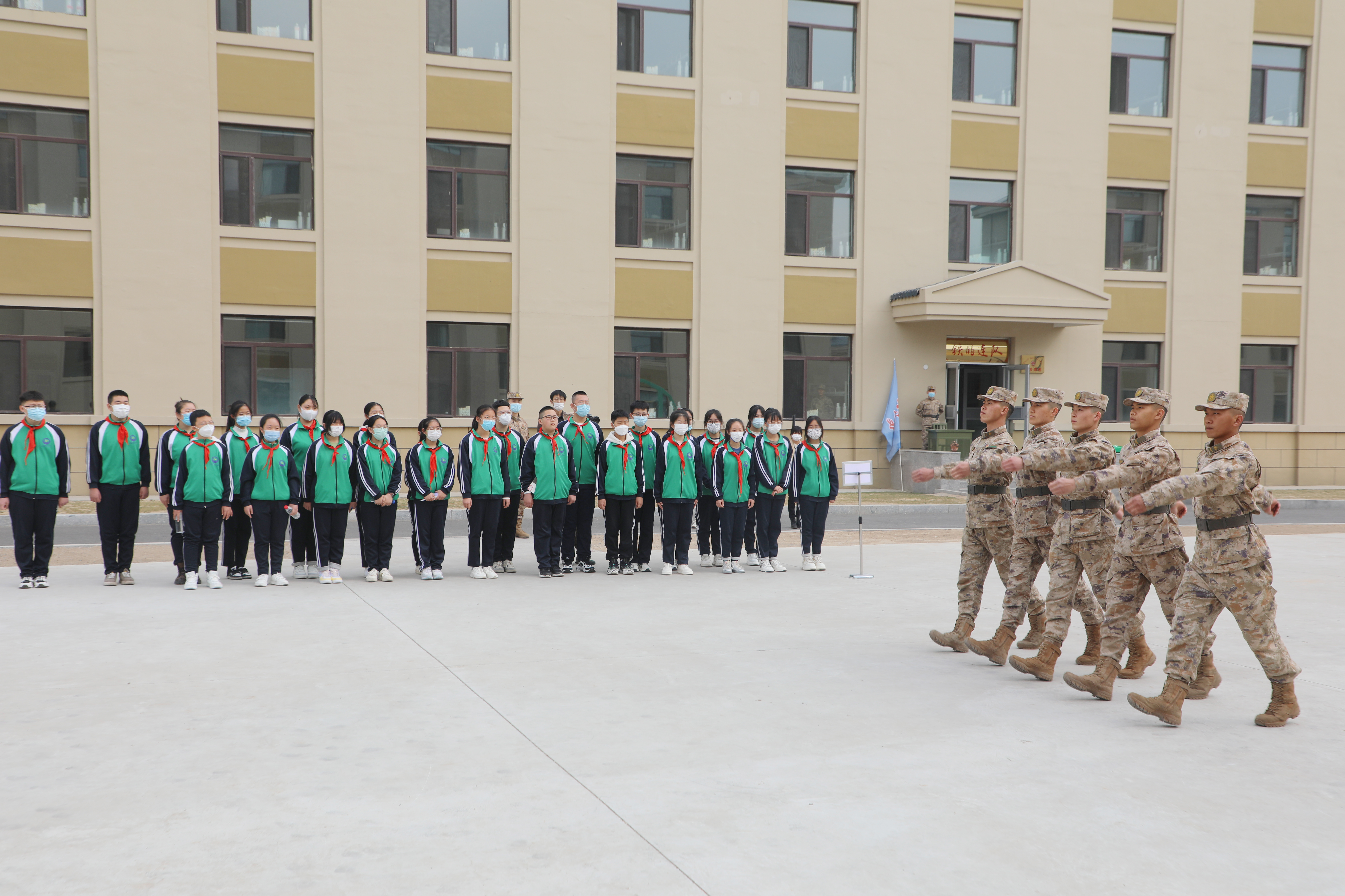 军营开放日：尝足“兵味”，过足“兵瘾”