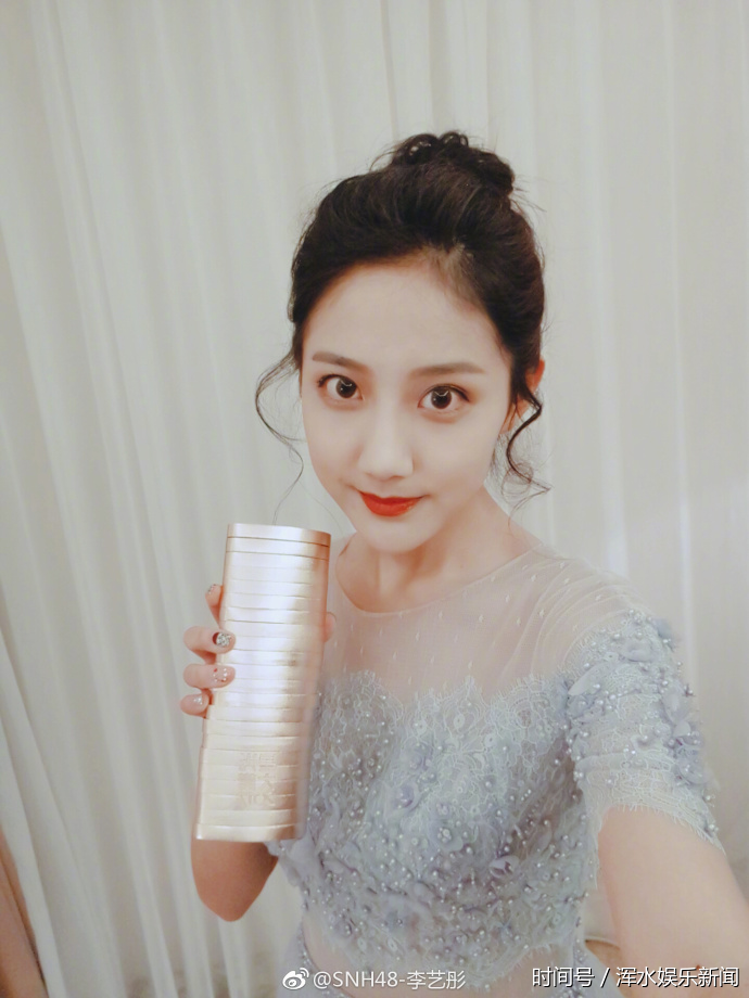 SNH48李艺彤荣获腾讯视频星光大赏年度新锐