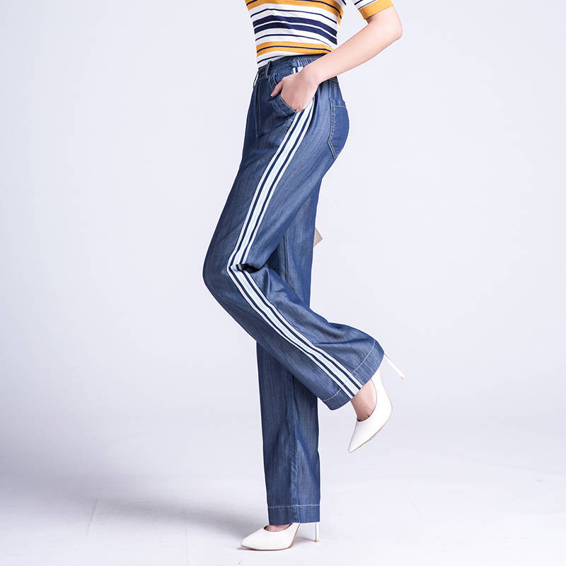 女人一定不要衬衫搭配牛仔裤,掉档次!瞧瞧她们