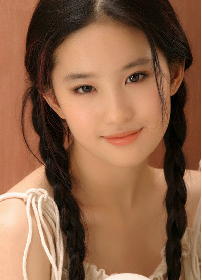 刘亦菲写真旧照曝光 满脸胶原蛋白美貌十年如一日 刘亦菲写真旧照曝光 满脸胶原蛋白美貌十年如一日