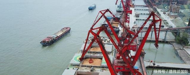 刚刚,在美国大豆库存量打破记录时,第一批美国