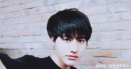 《偶练》未出道但因侧颜走红的罗正, 资源好到