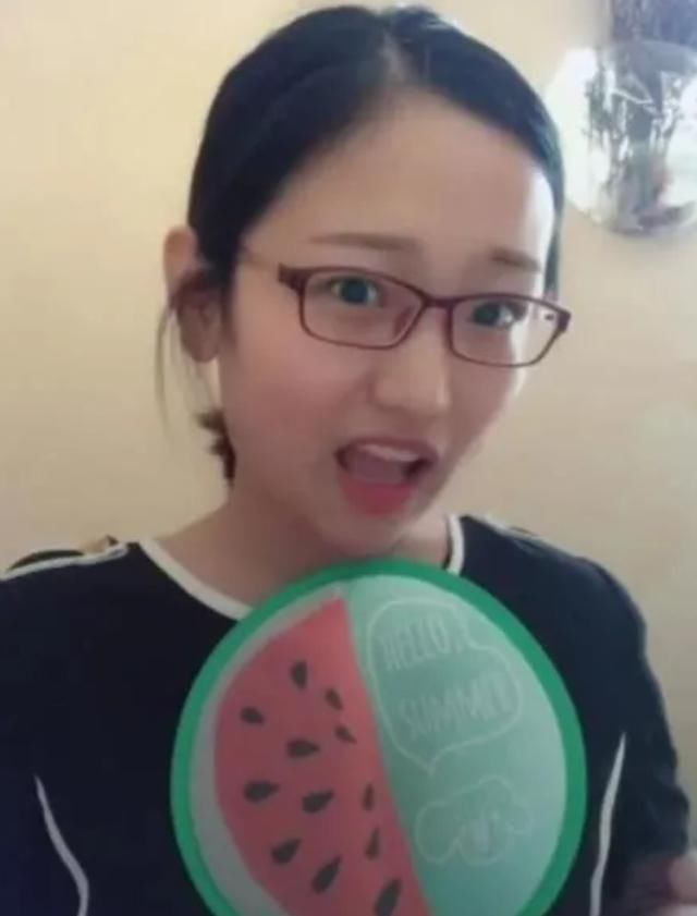 抖音最红女神西瓜妹,真人竟然长这样 网友:我