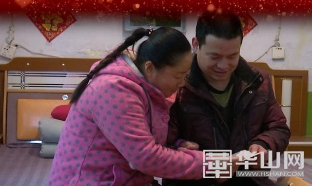 李小宁:坚韧卖菜哥 双拐撑起一片天