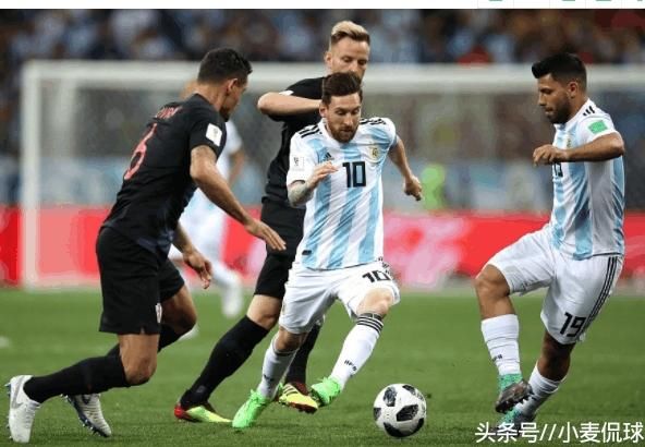 梅西很绝望,队友打空门不进,足球解说一姐:小学