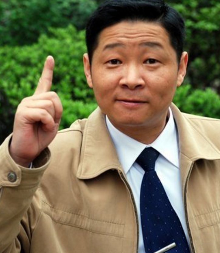 你还记得"三德子"吗?成名后娶小16岁娇妻,如今在汶川种田养鸡