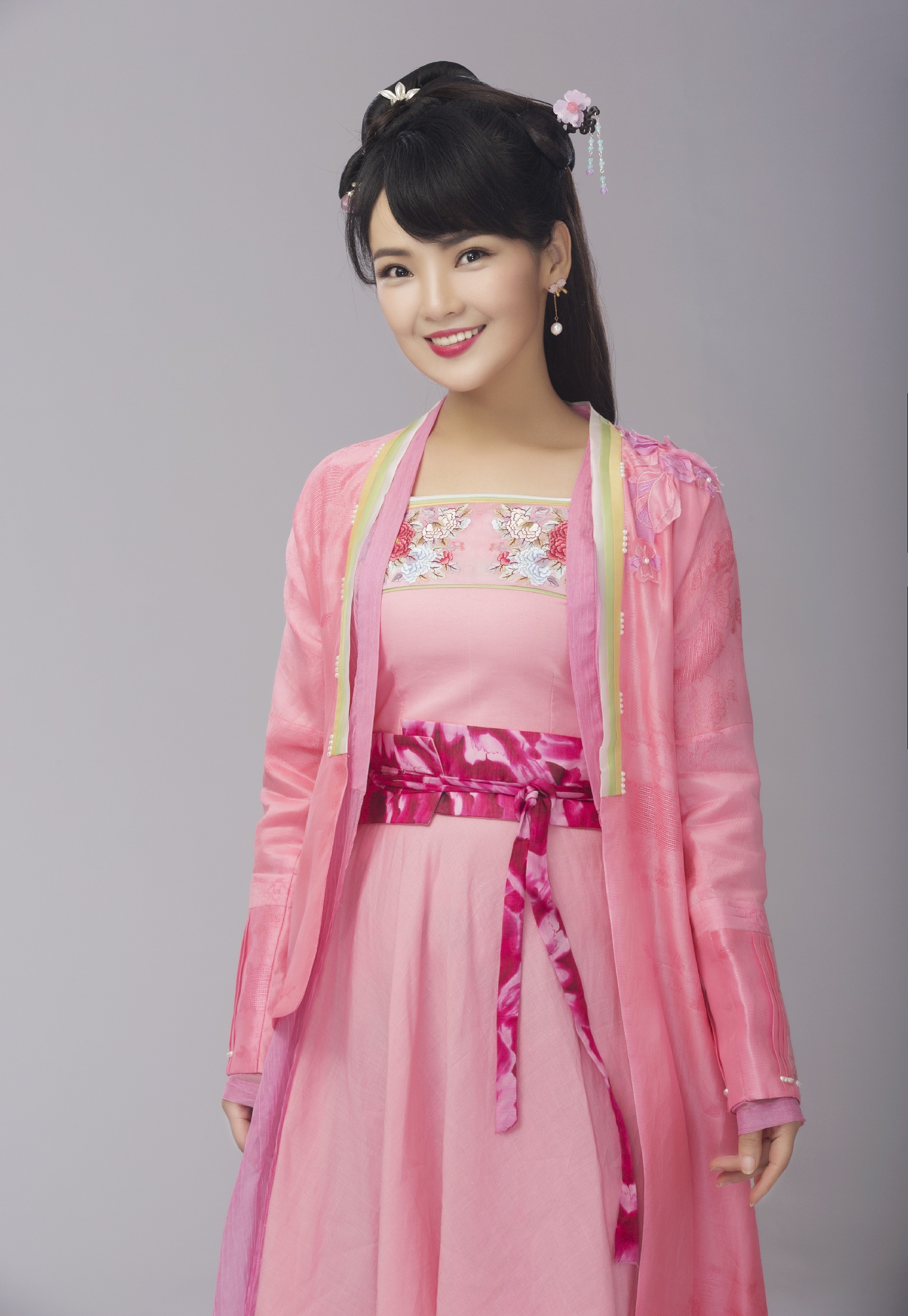 《人间烟火花小厨》开播 斯琴高丽扮“黑暗料理西施”(图4) 《人间烟火花小厨》开播 斯琴高丽扮“黑暗料理西施”(图4)