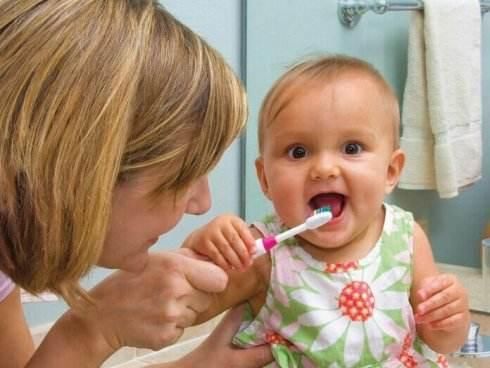 父母看过来,1岁左右的孩子该如何教育?