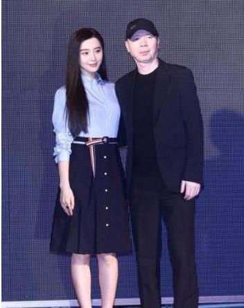 无锡税务局开始调查范冰冰,冯导你也该出来走