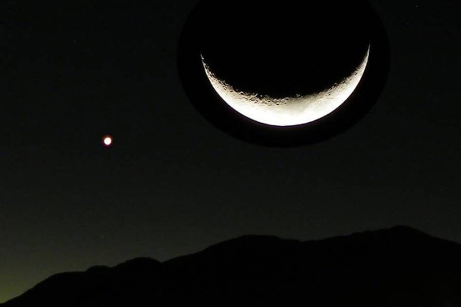 晚8点,月亮和木星将双双升入东南方天空,月亮放射着银色的光辉,而木星