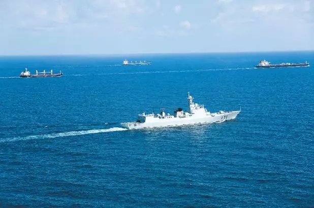 中国海军亚丁湾首次抓捕海盗现场画面首曝光