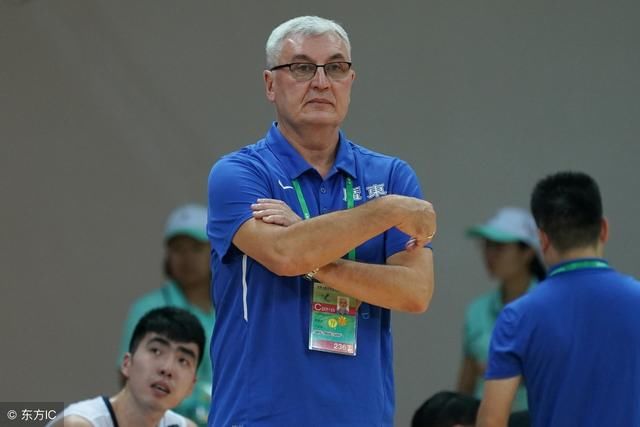 广东男篮主教练尤纳斯为何遭球迷诟病,网有:不