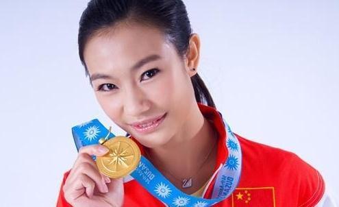 劳丽诗曾经高烧夺冠,伤病无奈退役后,开起网店还与马云见面